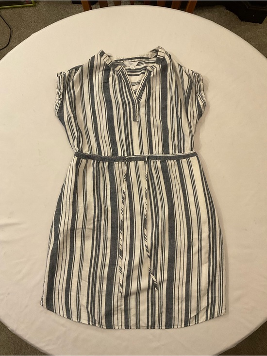 Time and Tru Dresses & Skirts - Time and Tru Striped V-Neck Tie-Waist Midi Dress